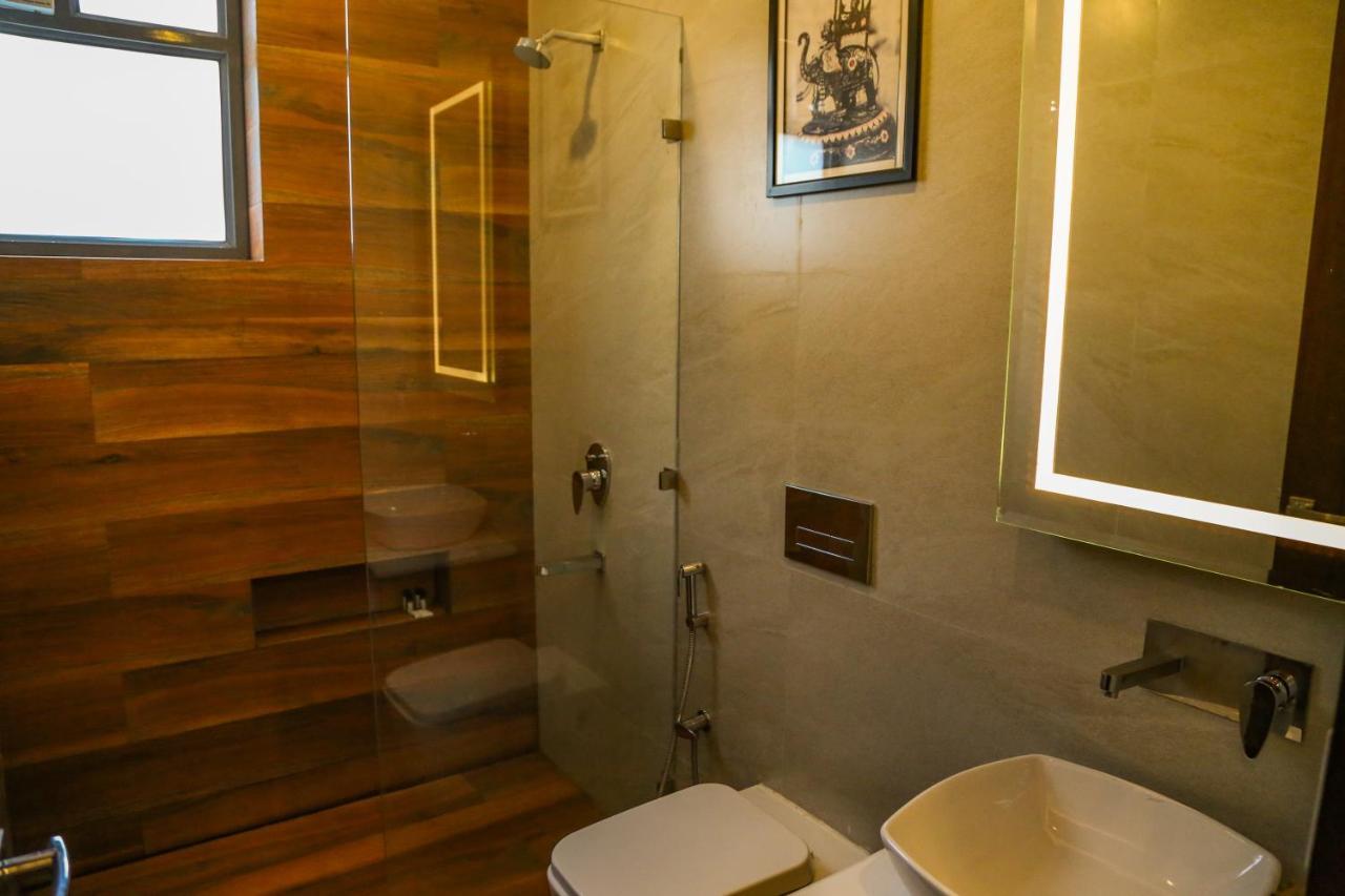 Four Leaf Hotel - Sapphire Blue, Варанасі Екстер'єр фото