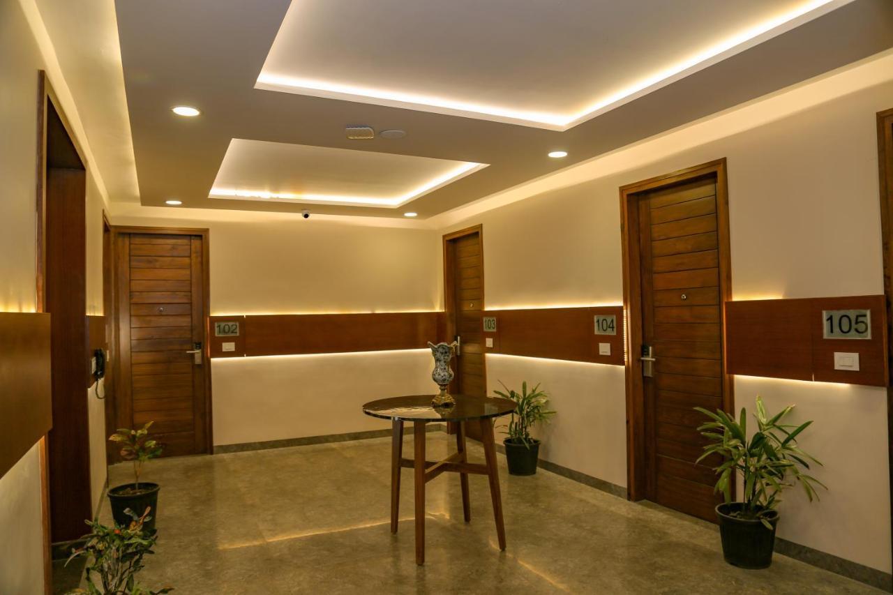 Four Leaf Hotel - Sapphire Blue, Варанасі Екстер'єр фото