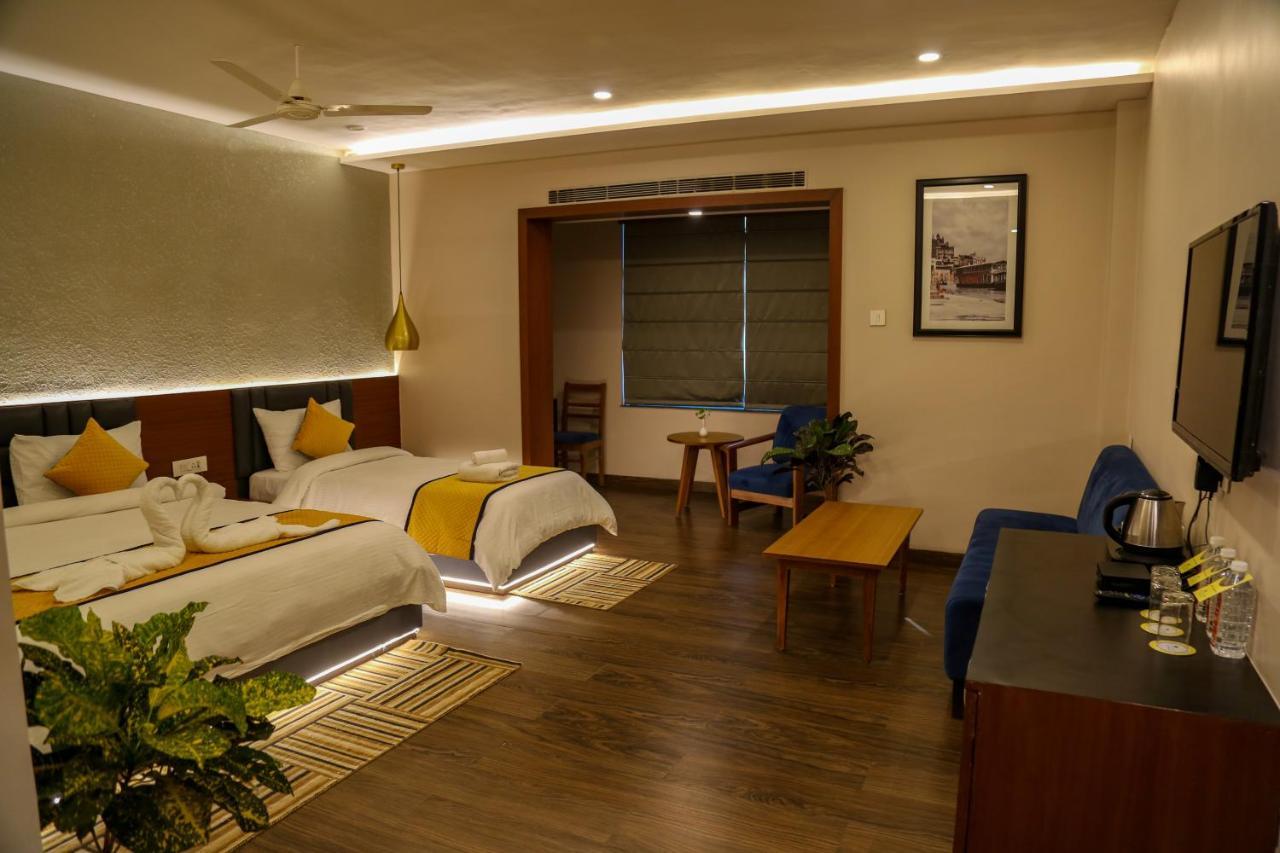 Four Leaf Hotel - Sapphire Blue, Варанасі Екстер'єр фото