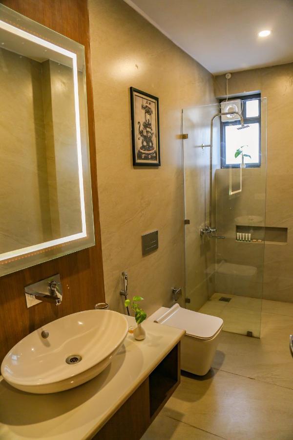 Four Leaf Hotel - Sapphire Blue, Варанасі Екстер'єр фото