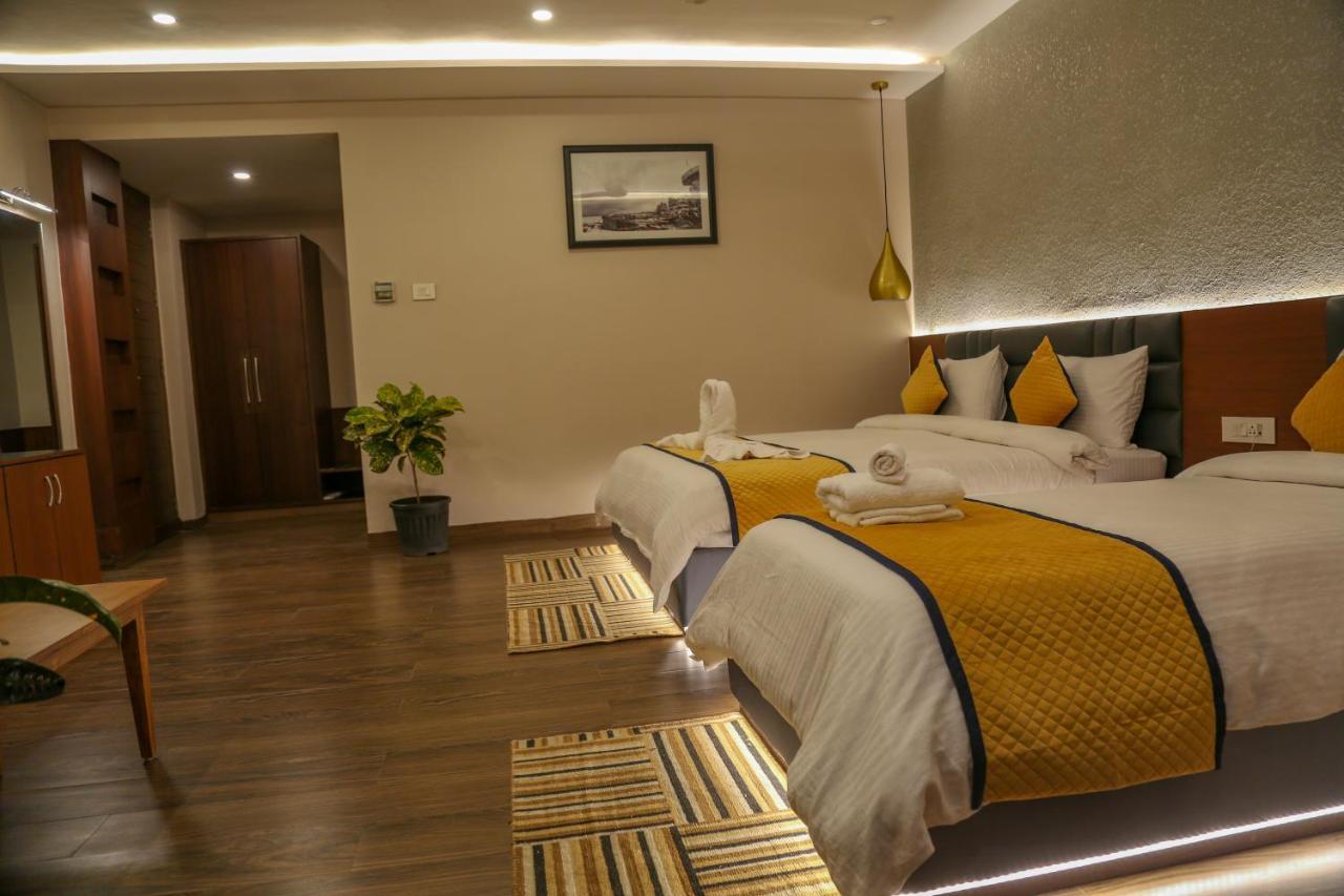 Four Leaf Hotel - Sapphire Blue, Варанасі Екстер'єр фото